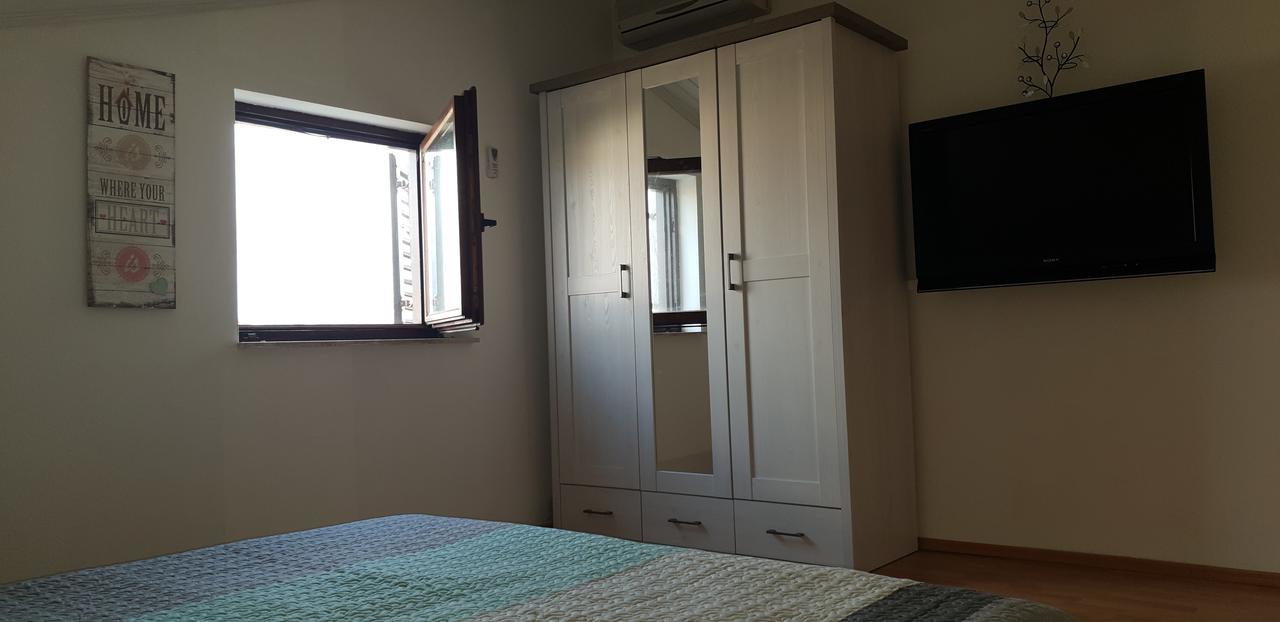 Apartment Tezak Kukci Luaran gambar