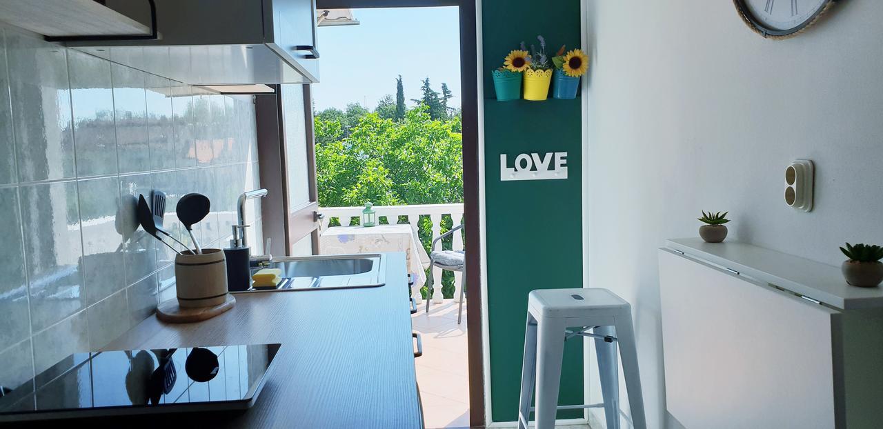 Apartment Tezak Kukci Luaran gambar