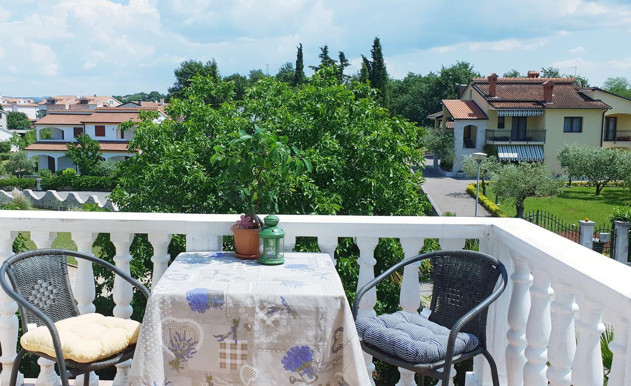 Apartment Tezak Kukci Luaran gambar